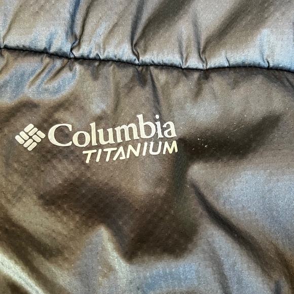 Men's Columbia Titanium Black Puffer Jacket Size 2XL - Picture 4 of 11